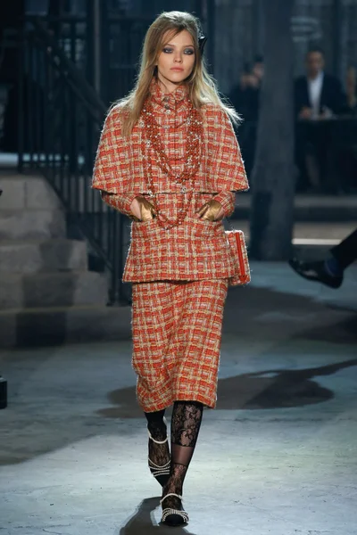 Look 48